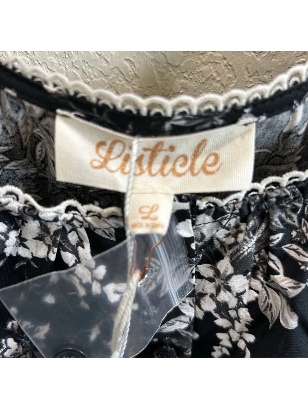 Listicle Women's Black Floral Print Babydoll Blouse Size L NWT Ruffle Coquette - Picture 4 of 7